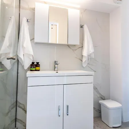 Apartment Local Living House